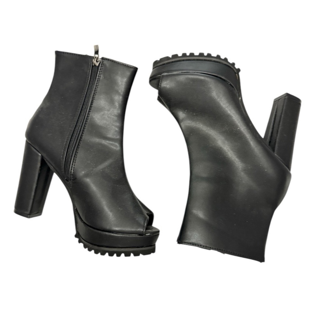 Chunky Peep Toe Bootie • 8.5